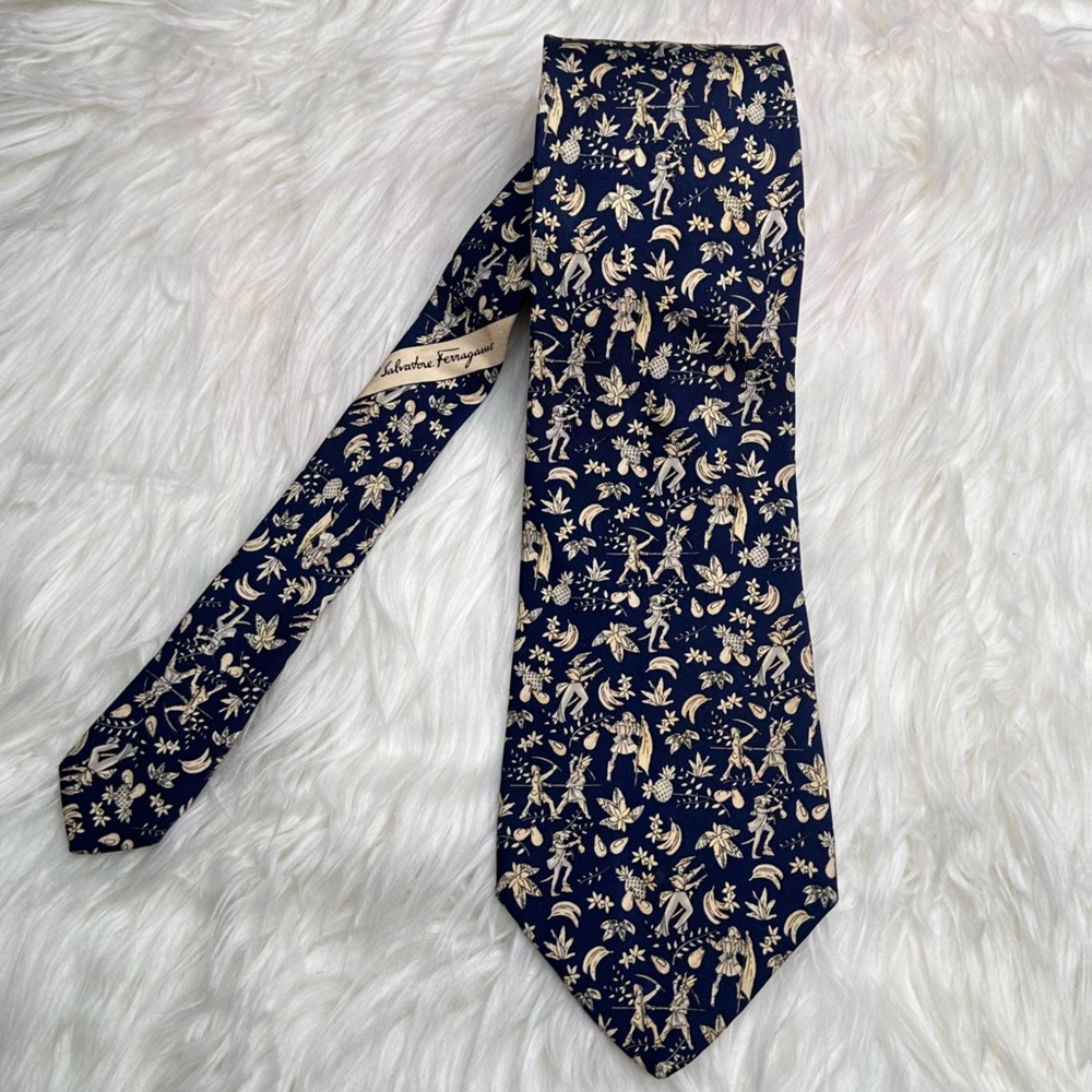 EUC Salvatore Ferragamo Tie